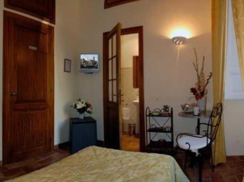 Aenea Bed & Breakfast 3*